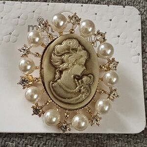 Mint Gold and Pearl Cameo Brooch